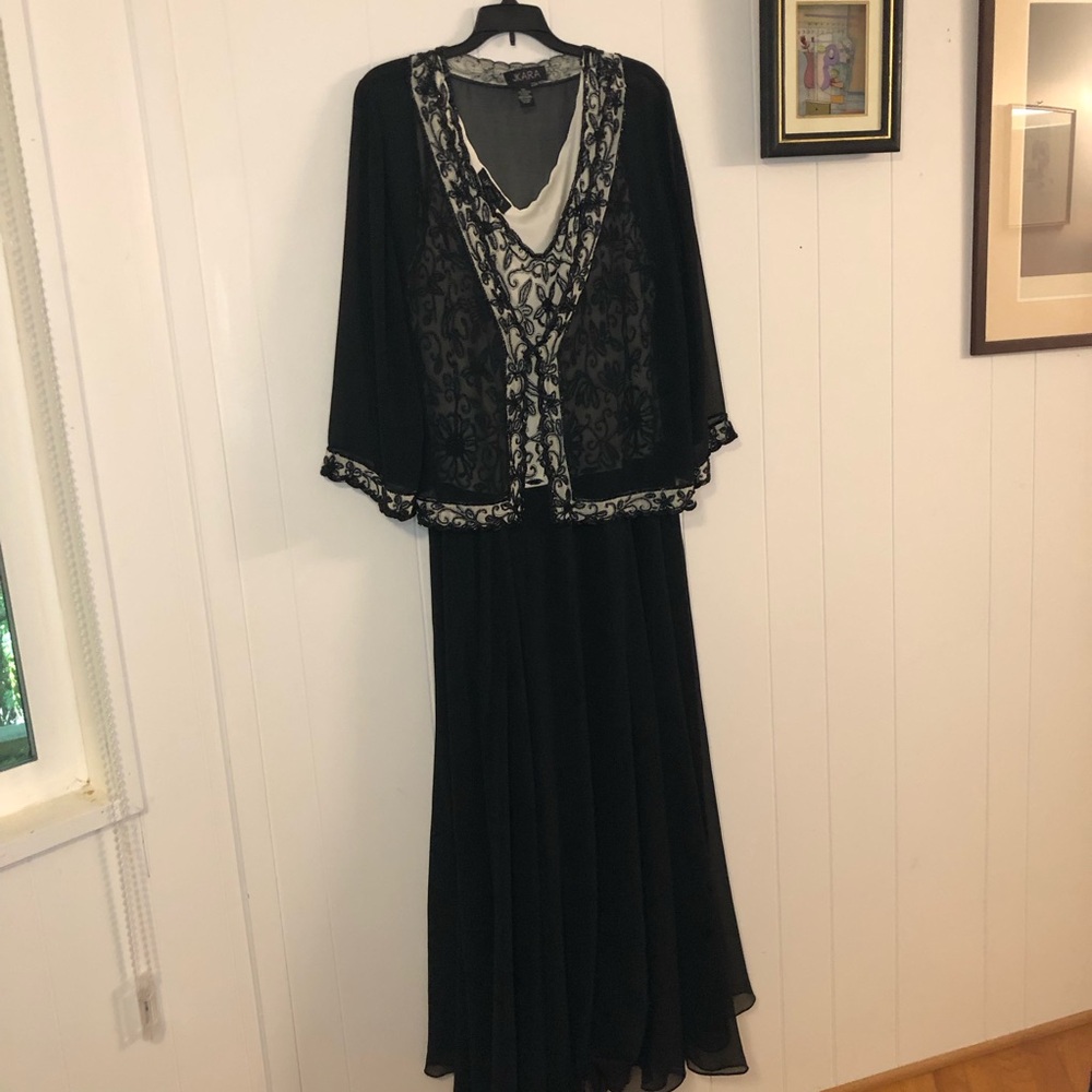 J Kara Black/Ivory Embellished Maxi Formal Sleeveless Dress w/Sheer Jacket 22W